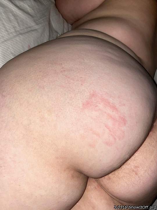 Nice slap mark on that nice round ass.