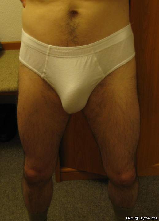 I love how your cock bulges in your briefs 
