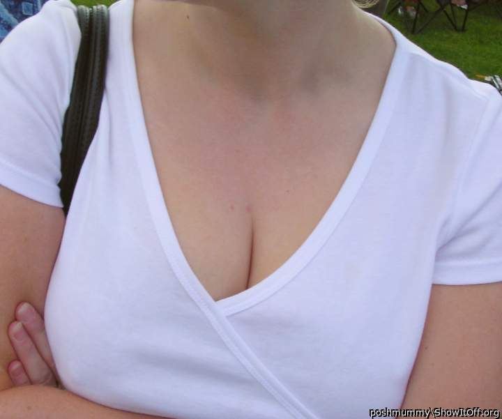 outdoor slut cleavage