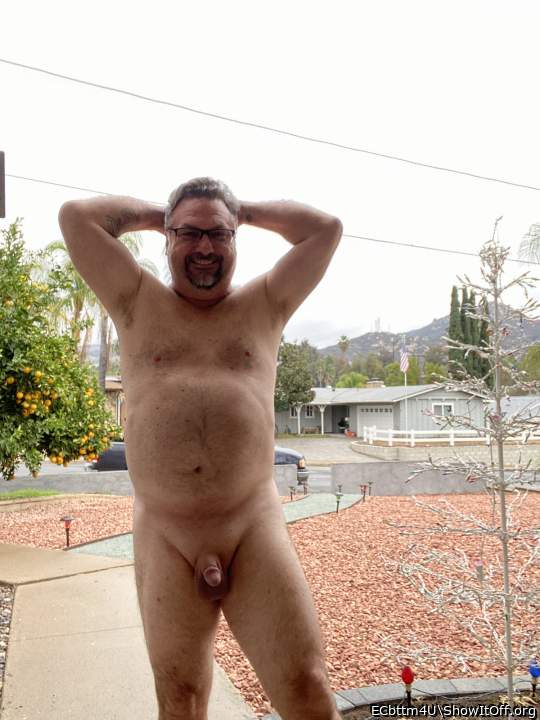 Risky nude in the front yard