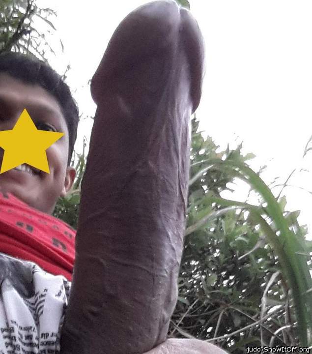 Sexy loiking cock...wht is its size?