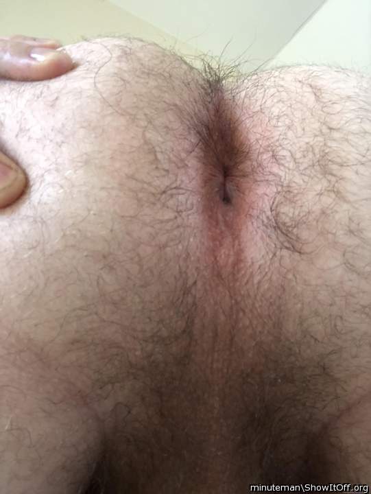 I want your cum in my arse crack!!