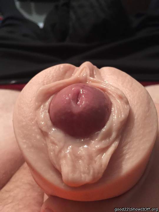  Would love to lick that clit sticking out there 