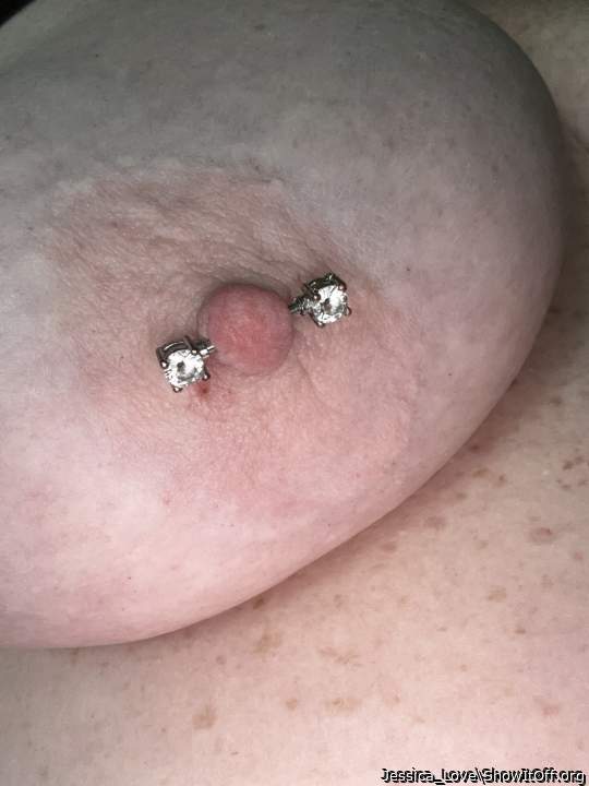 Mmmm id love to suck and nibble that nipple