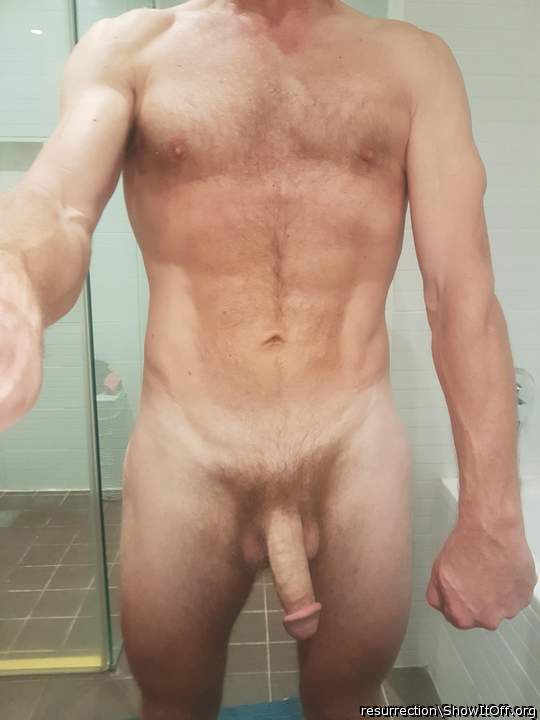 Very hot body and love that cock head!
