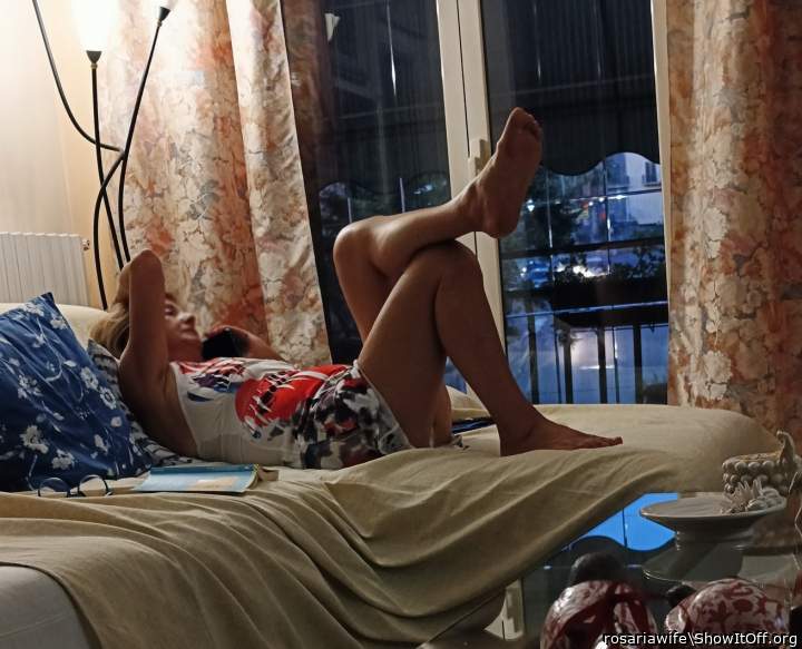 Beautiful legs and sexy feet!