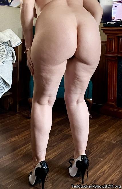 I need someone to slap this fat ass