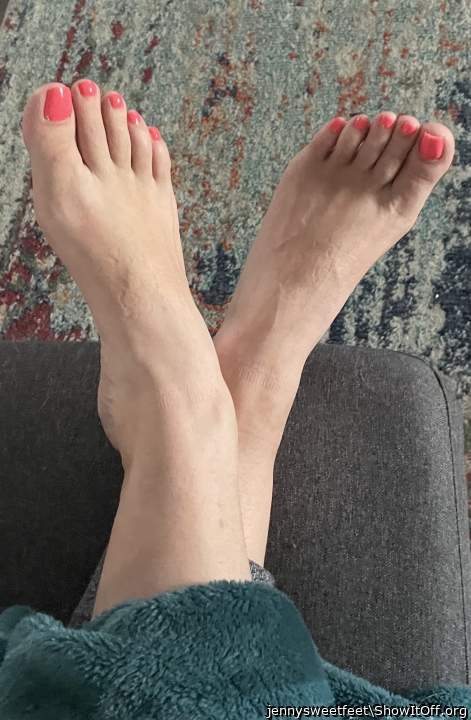 Make me a tribute with my new pedi!