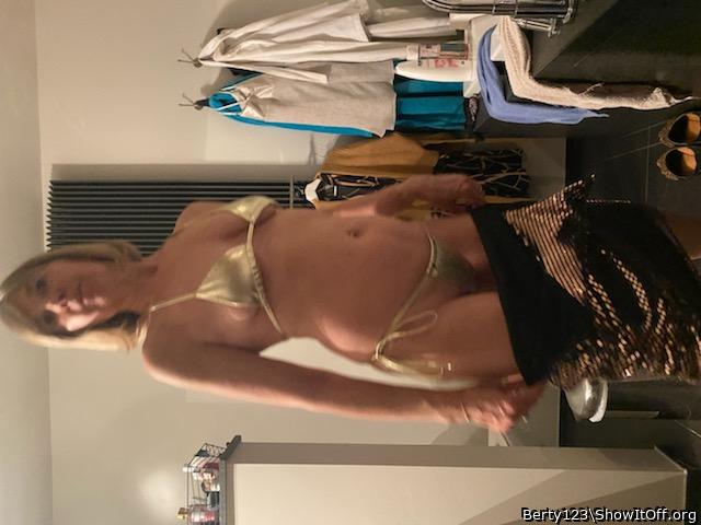 Adult image from Berty123