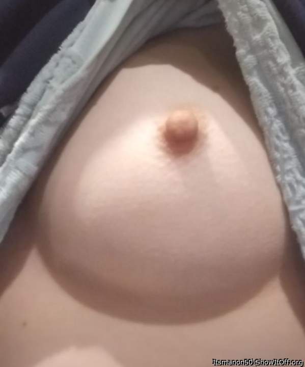 Wow! Perfect, nice and erect and very inviting 👅