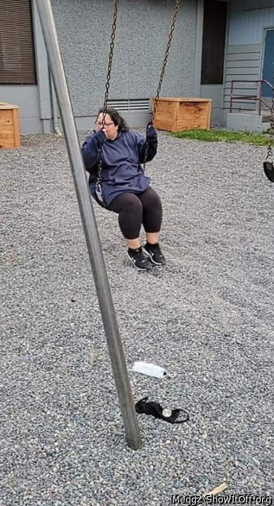 My thick thighs! I look hideous don't I ?