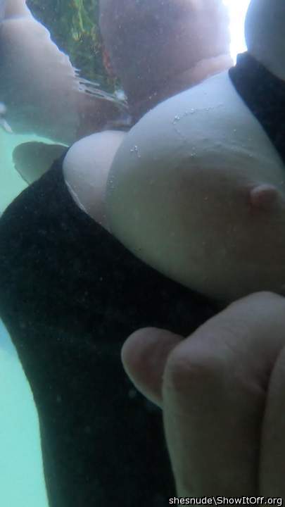 MMMMMM.. yummy titty!!