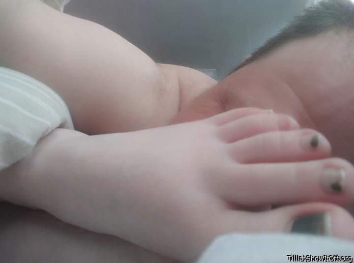 kissable feet n toes    