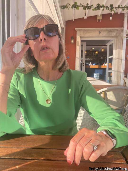 I love your styles of your dresses Wooow your looking absol