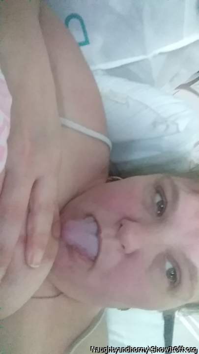 I wanna cum all over u rite there 😍