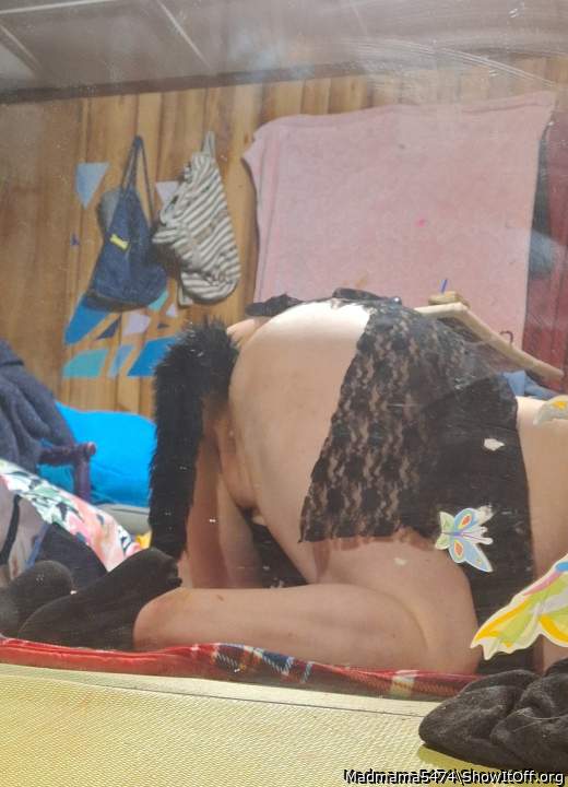 Damn!!! What an ass!! Wish I could kiss that beauty!!!