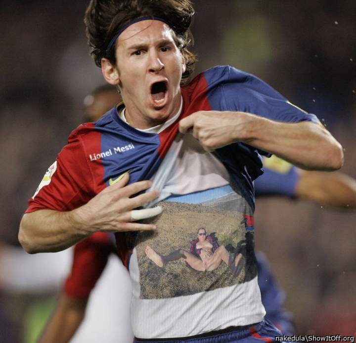 Love it, great photo!

Glad to see that Messi is a fan too