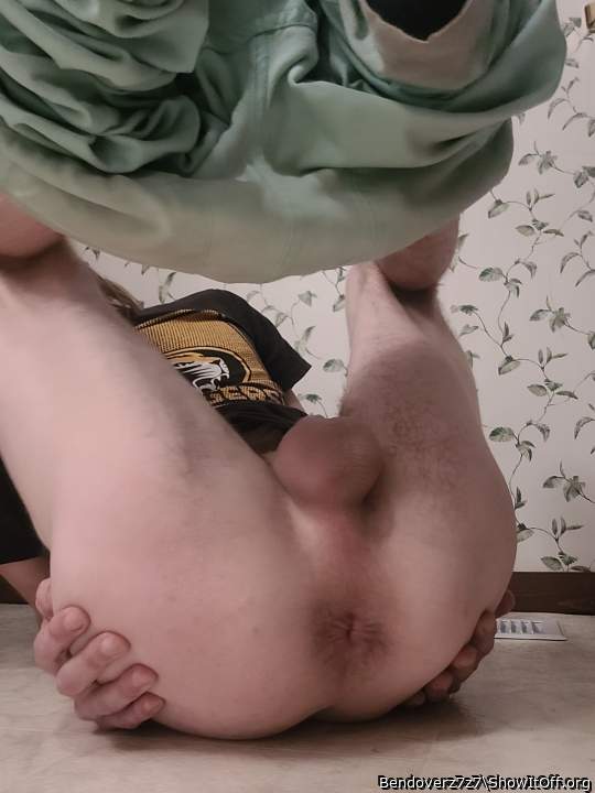 Experimenting with my ass, i want a sexy to play with my ass and balls