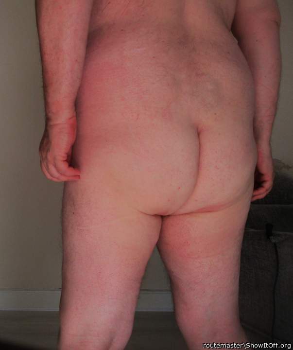 My evening nude arse on a swelteringly hot day, 16.6.23