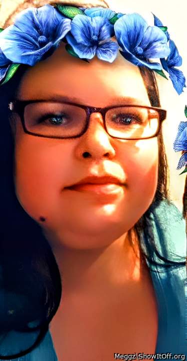 thinking of using this as my profile pic.. any suggestions?