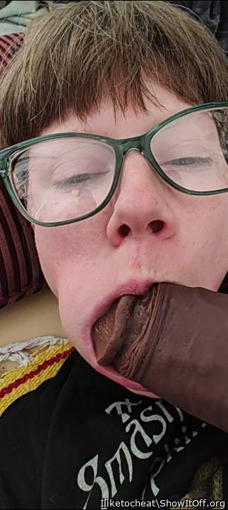 You look beautiful with a cock in your mouth🥰