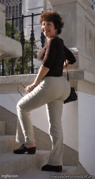 Mmmmm! &#128293;. Need those pants off&#128139;