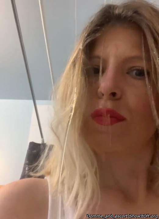 Do you like me with piss wet hair and face. Let me know in the comments