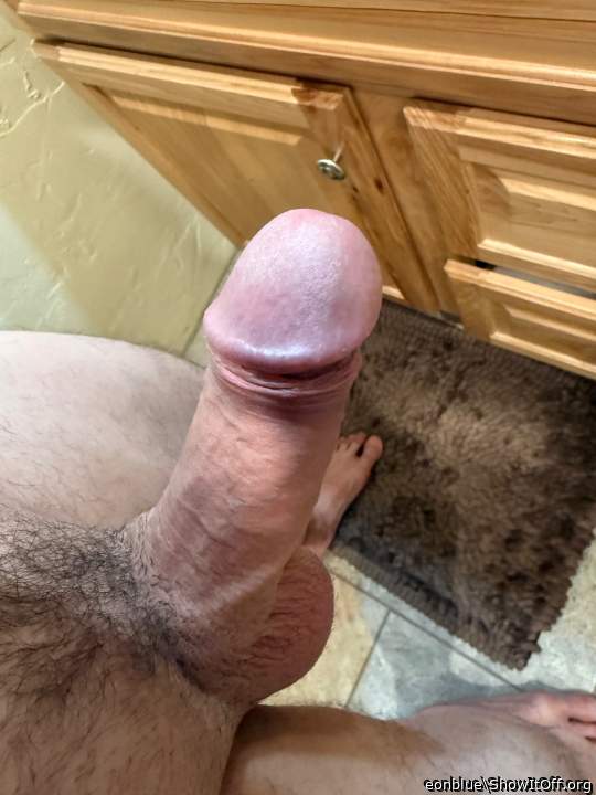Impressive thick cock😘