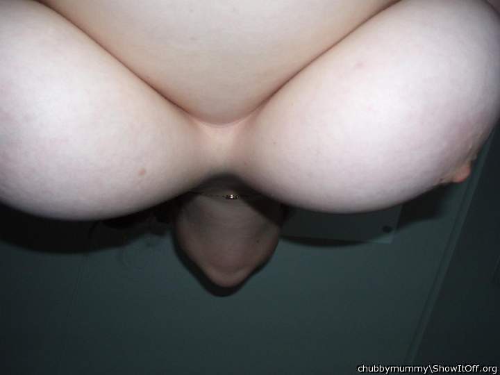 I would love to see your tits wobble while you giggle at my 