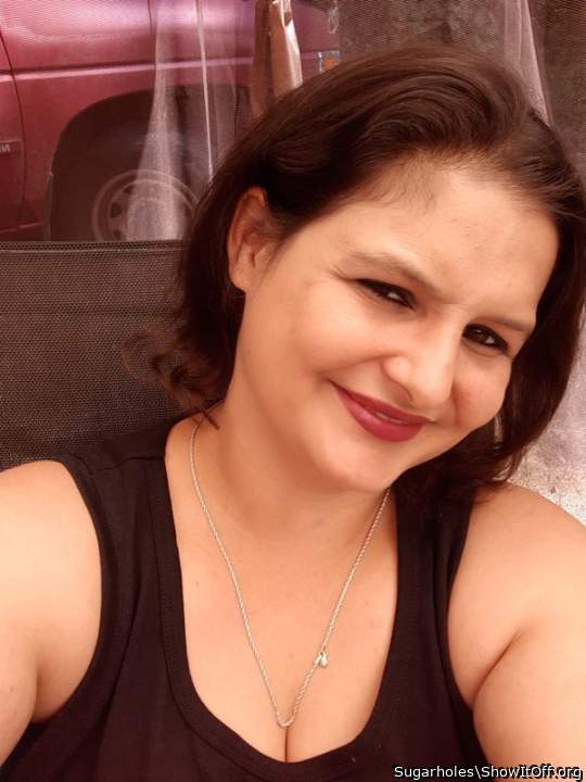 I like your red lips and your big beautiful tits  