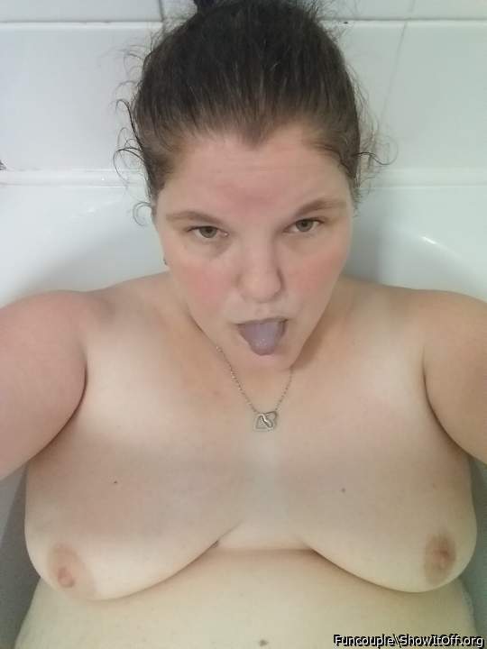 I'd love to play with those wonderful tits 