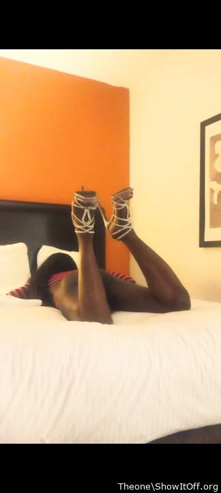 I need a guy to cum stick his face in this bussy and eat my ass out in this po