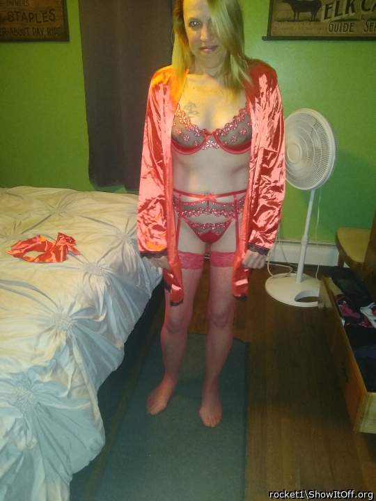 Awesome outfit.  Terrific body.  Looks like a lot of fucking