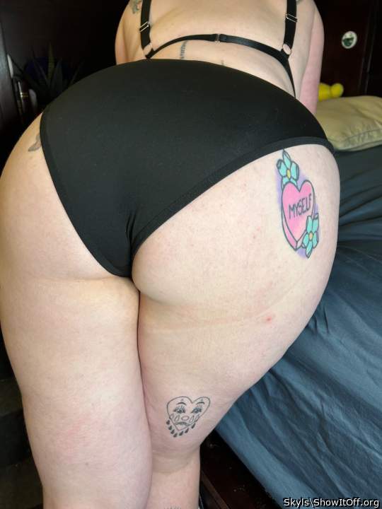 That ass needs a spanking 