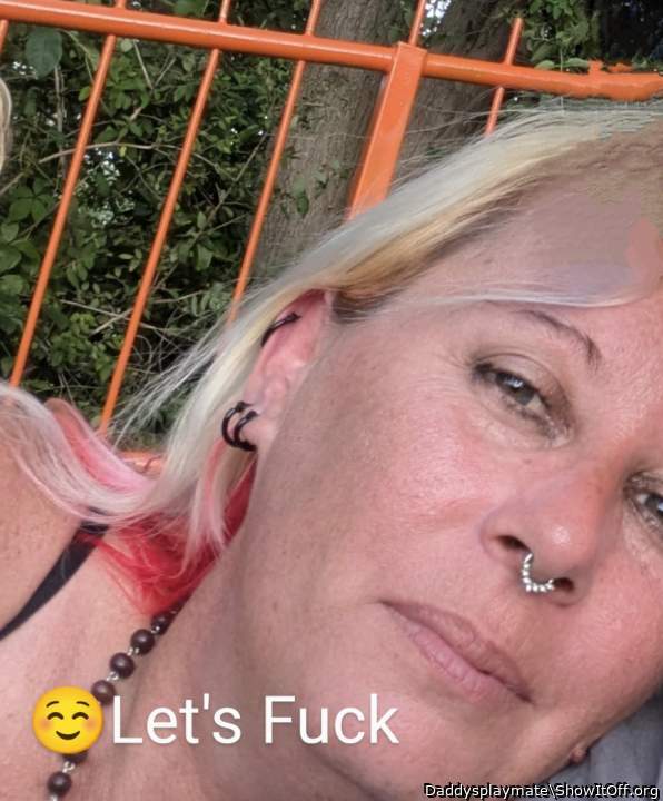 Great pic, nice piercing.