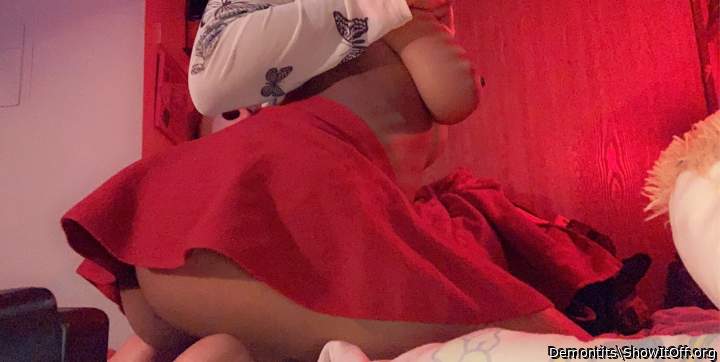 Adult image from Demontits