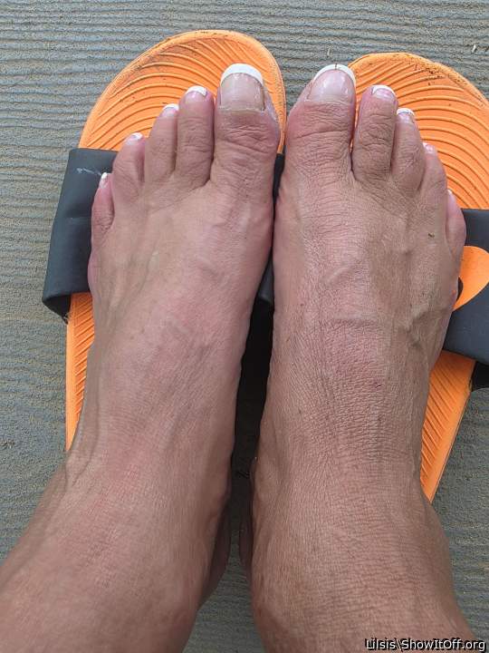 Very sexy feet and toenails 👅💋