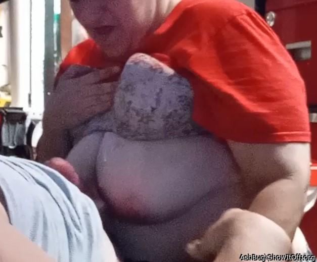 love hot cum on my tities