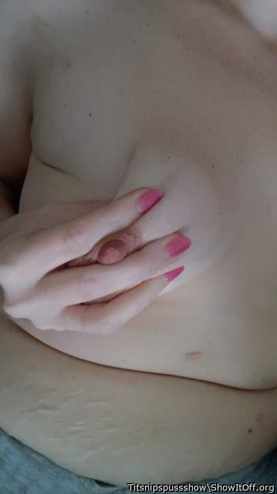 Photo of chest from Titsnipspussshow