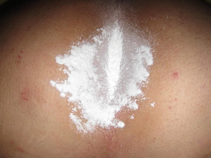Powdered butt crack....