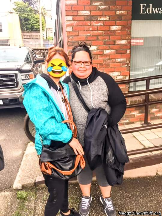 me and my cuz like my leggings?