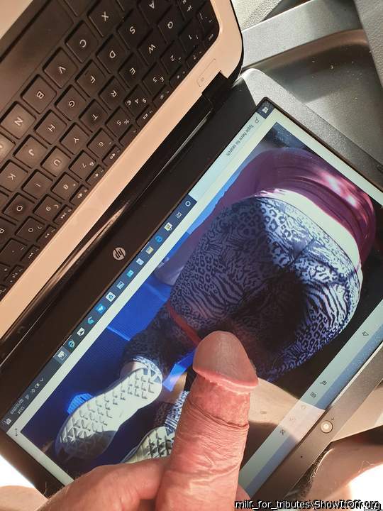 protwin jerking to my ass!