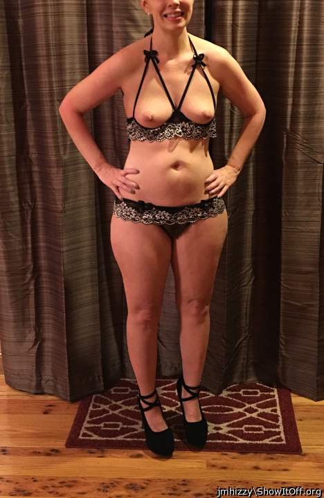 Great smile and tits.