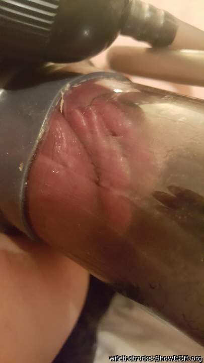 pumping my pussy right now