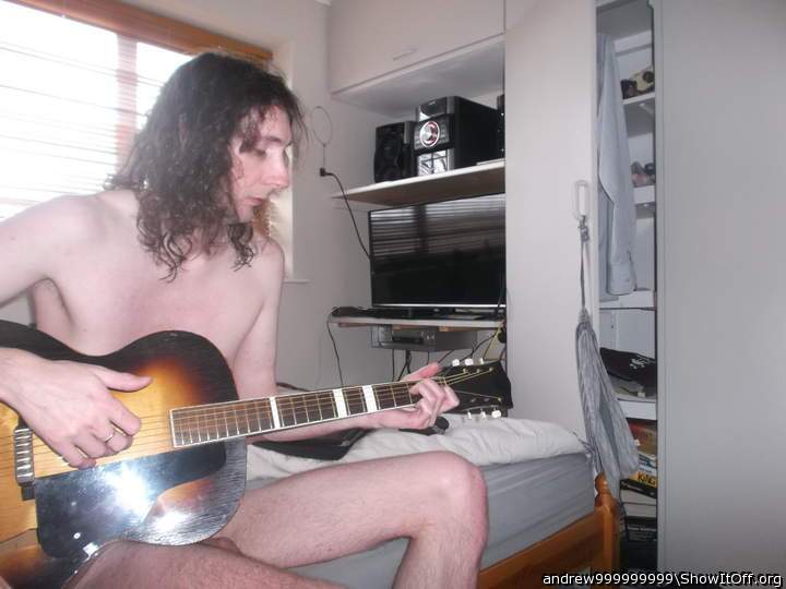 Great photo, just a tantalising glimpse of that penis