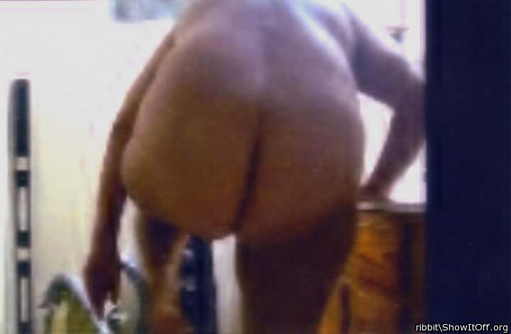 Photo of tooshie from ribbit