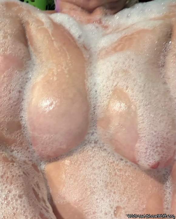 Bubble bath titty pic