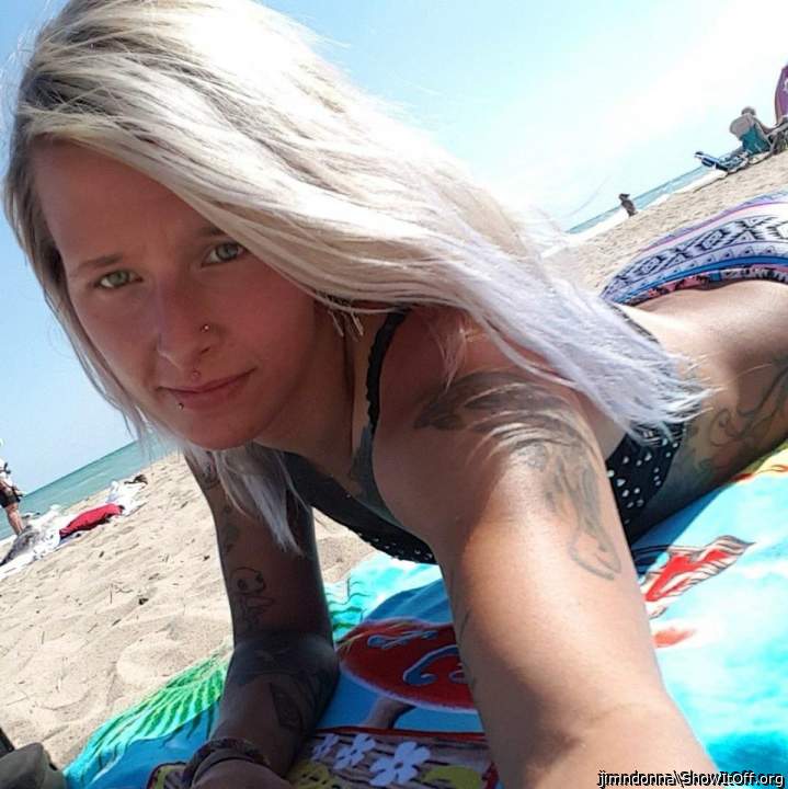 AMBER is A HOT BISEXUAL THAT STILL LOVES COCK