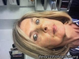 So fucking hot, wanna nudge my big cockhead into your hot cu