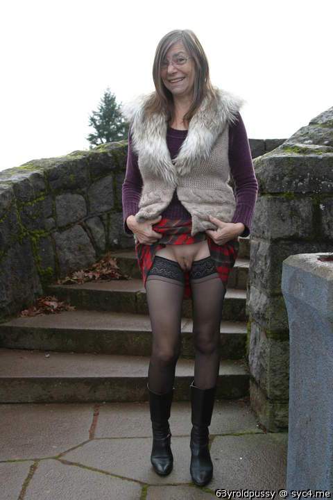 Damm, your pretty, hot, and look like a whole lot of fun. 